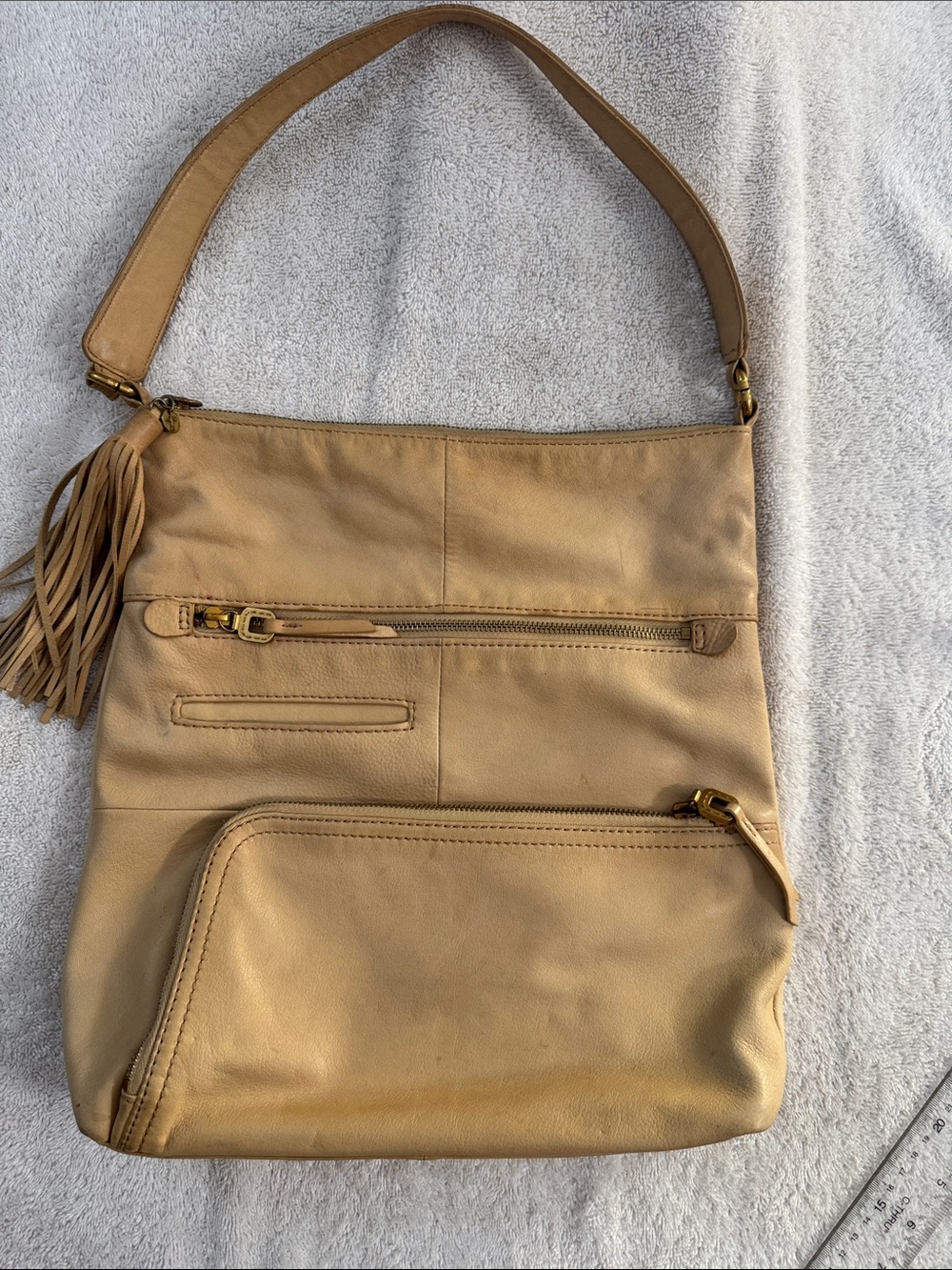 Hobo Leather Shoulder Bag in Tan - Classic Women's Tote
